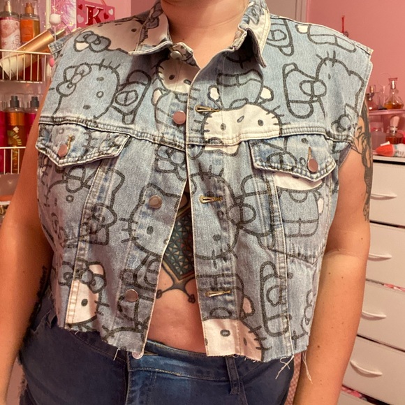 Hello kitty HK cropped denim vest - Picture 1 of 3